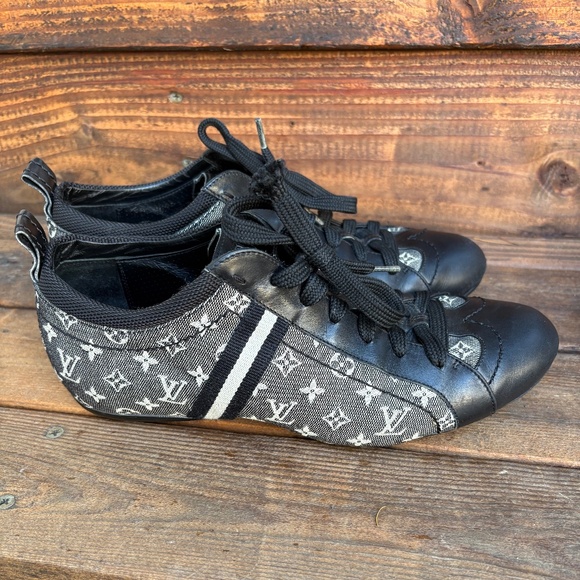 Authentic Louis Vuitton Mini Lin Sneakers — Date Code FD0035 - Picture 1 of 12
